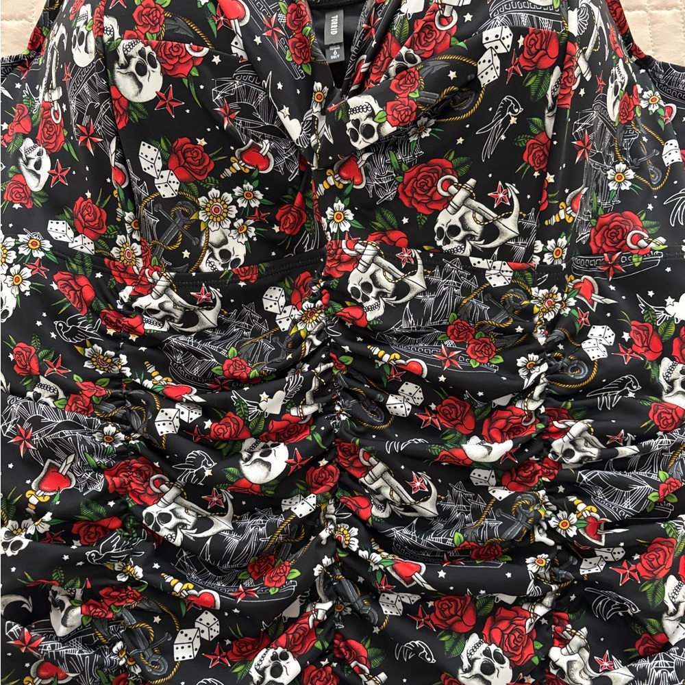 Torrid Size 6 DD/F Black Skull & Red Rose one-piece bathing suit - Picture 5 of 8